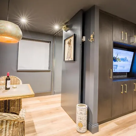 The At Castle Apartamento