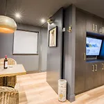 The At Castle Apartamento